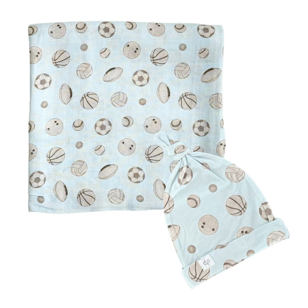 Dear Perli Giraffe Themed Bamboo Muslin Swaddle Blanket and Matching Topknot Beanie Set - Ideal Gift for Newborns in the 'Into the Wild' Collection
